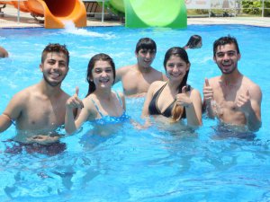 Mezitli'de havuz sezonu açıldı