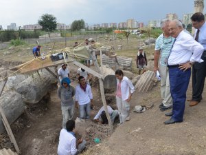 Başkan Kocamaz'dan Soli Pompeipolis Antik Kenti'ndeki kazı çalışmalarına maddi destek