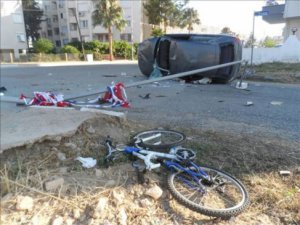 Anamur'da trafik kazası: 1 ölü, 2 yaralı