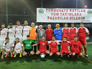 Çamlıyayla Belediyesi'nin düzenlediği Şehit Er Mustafa Oğuz Futbol Turnuvası başladı