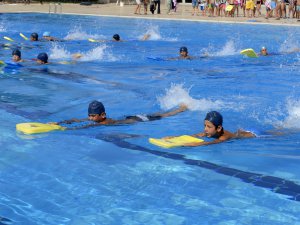 Yüzme kursu ikinci dönem eğitimine 750 öğrenci katıldı