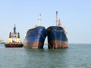 Mersin Büyükşehir Belediyesi Denizcilik Dairesi Başkanlığı, 2 kuru yük gemisinin batmasını engelledi
