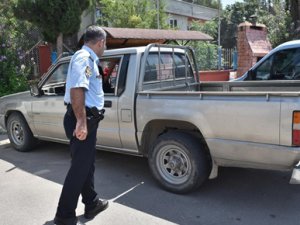 Karaman'dan çaldıkları araçla Mersin'de yakalandılar