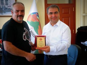 Tarsus Motor Sporları Kulübü'nden Başkan Tepebağlı'ya teşekkür plaketi
