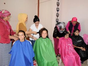Erdemli'de halk eğitimden öğrenciye ücretsiz saç bakımı