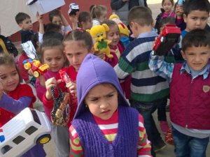 Akdeniz İlkokulu'nun Minikleri, oyuncaklarını paylaştı
