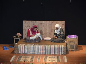 Mersin'de üretici kadınlar, "Önce VATAN" adlı tiyatro oyununu sergiledi