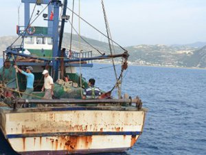 Sahil Güvenlik, Mersin'de yasa dışı avcılığa göz açtırmıyor