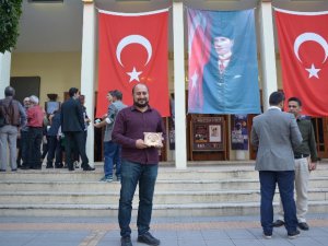 15. Direklerarası Seyircisi Tiyatro Emek Ödülü Deniz Sandalcı ve Mehmet Tekkanat'a verildi