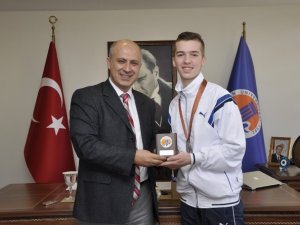 MEÜ’nün Arnavut öğrencisi Egers Aliu, taekwondoda Avrupa üçüncüsü oldu