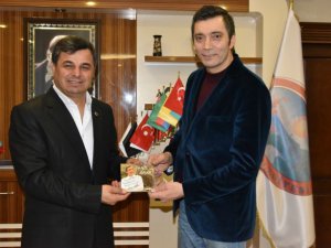 Sanatçı Halis Avşar, Anamur Belediye Başkanı Mehmet Türe’yi ziyaret etti