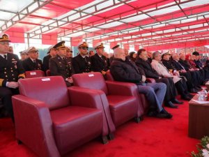 Mersin'in kurtuluş gününde AK Parti'liler koltukları beğenmeyince töreni terk etti