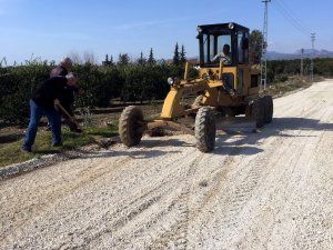 Akdeniz'de tarım yolları çiftçiyi sevindiriyor