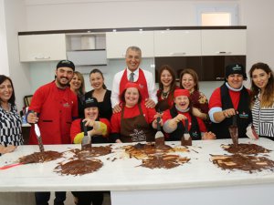 Mezitli'de Down Sendromlu Çocuklara Çikolatalı Etkinlik