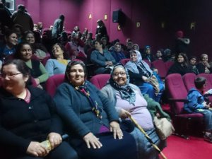 Anamur'da Belediyeden Kadınlara Sinema Keyfi