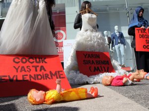 Ülkücü Gençler Kadına Şiddeti Protesto Etti