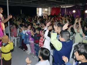 Mersin Büyükşehir Belediyesi, Tiyatroyu Çocukların Ayağına Götürüyor