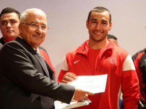 Mersin'de başarılı sporculara ödül töreni