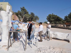 Başkan Turgut Taş Heykel Sanatçılarını Ziyaret Etti