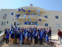 Erdemli Uygulamalı Teknoloji ve İşletmecilik Yüksekokulu'nda mezuniyet heyecanı