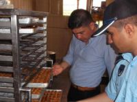 Tarsus’ta tatlı imalathaneleri ve gıda işletmelerine denetim