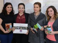 Mersin Büyükşehir Belediyesi şoförlerinden öğrencilere kitap desteği