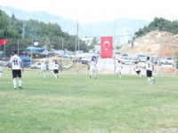 Mezitli'de 30 Ağustos Zafer Bayramı anısına düzenlenen futbol turnuvası devam ediyor