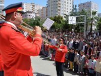 Mersin Büyükşehir Belediyesi Bandosu öğrencilerle buluştu
