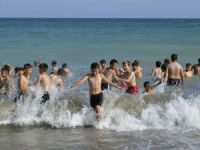 Mersin'de gençler, ilk defa denizi görmenin heyecanını yaşadılar