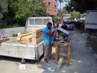 Erdemli'de Belediye, kendi ürettiği mobilyalarla ilçeyi süslüyor