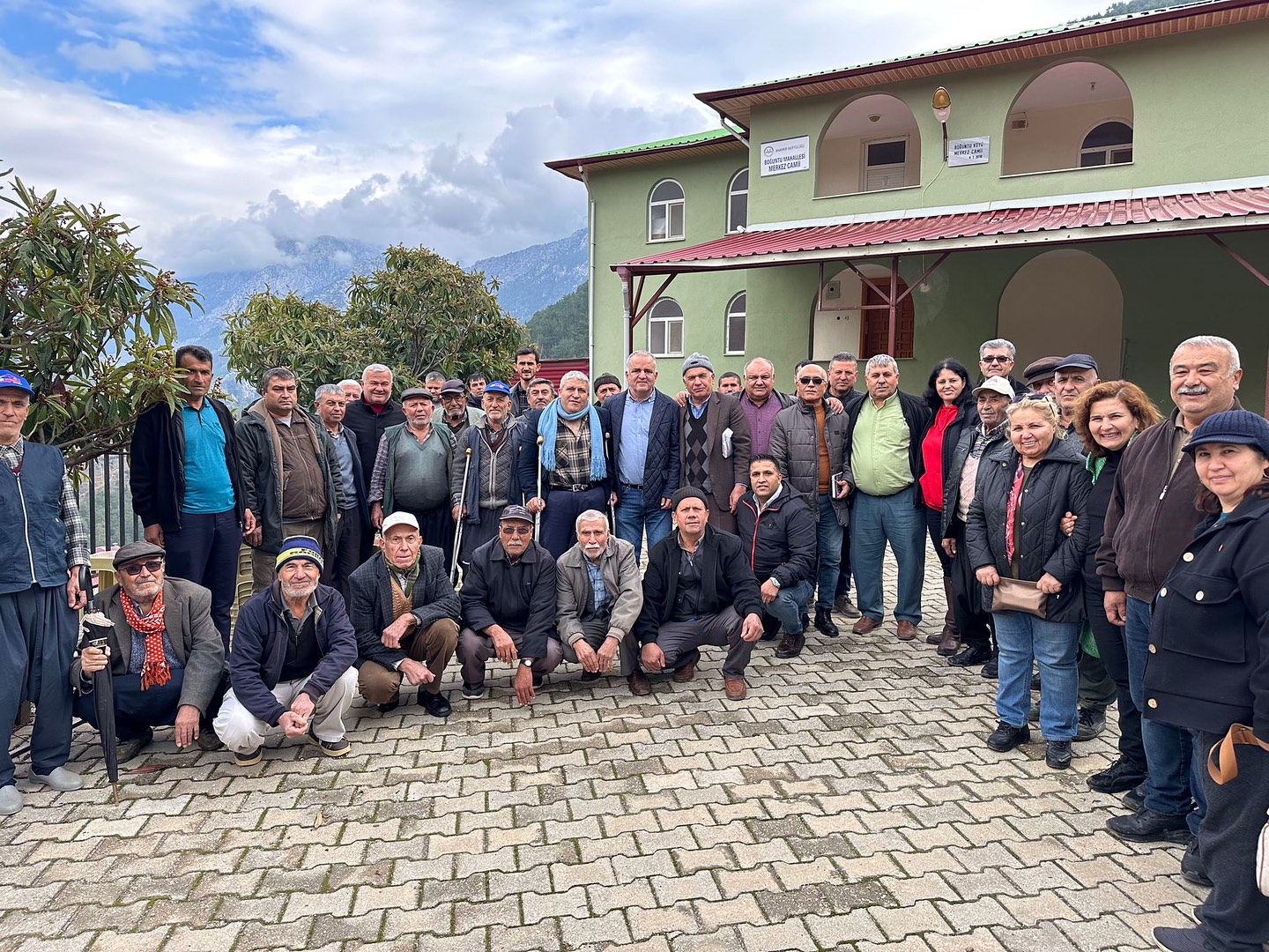 CHP İLÇE ÖRGÜTÜ DURMAK BİLMEDEN ÇALIŞIYOR