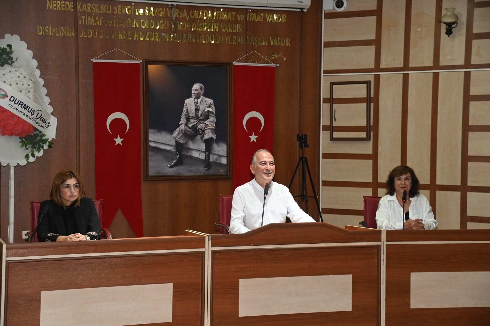 BELEDİYE MECLİSİNDE YOL VE AKSA TARTIŞMASI