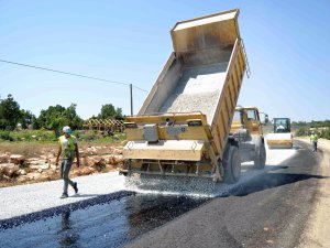 Mersin'de asfaltlanan yolları hizmete sunuldu