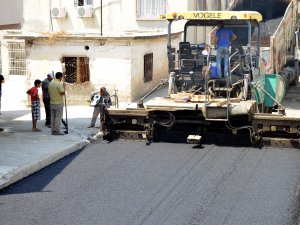 Akdeniz Belediyesi, yol çalışmalarına devam ediyor