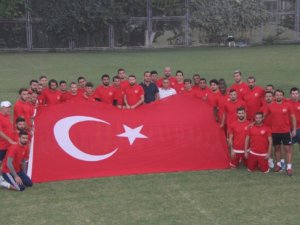 Mersin İdman Yurdu oyuncularından teröre bayraklı tepki