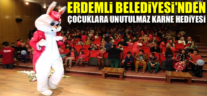 Erdemli Belediyesi’nden çocuklara karne hediyesi