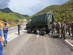 Askeri Araç Kaza Yaptı