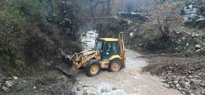 YAĞMUR ÇAMUR DEMEDEN HİZMETE DEVAM